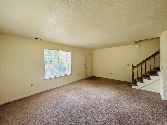 Building Photo - 874 Patrick Henry Dr
