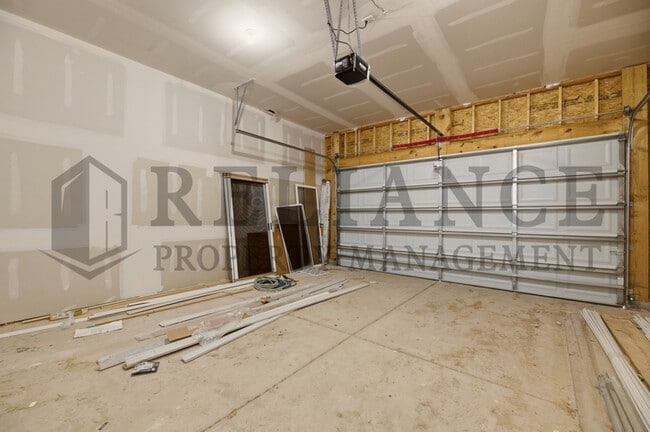 Building Photo - 5247 N Pinecrest Ct