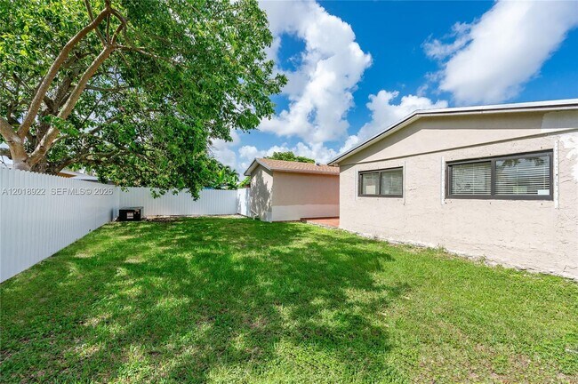 Building Photo - 29901 SW 147th Ave