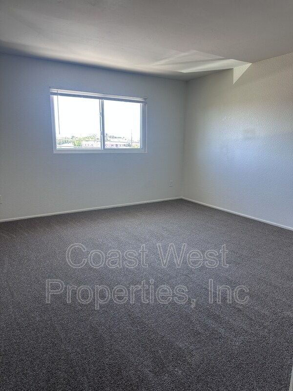 Building Photo - 1168 Cypress Ave