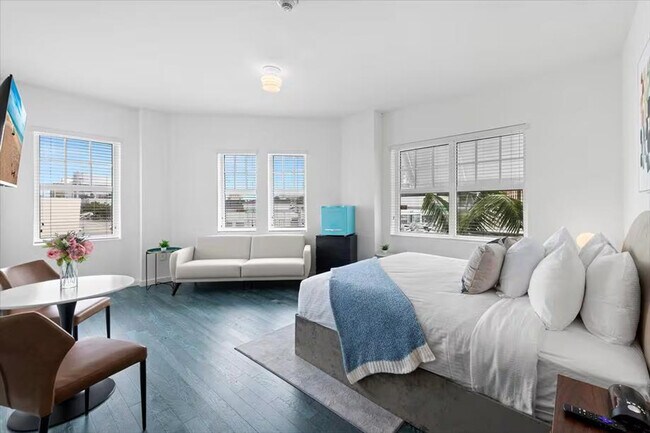 Building Photo - 1701 Alton Rd