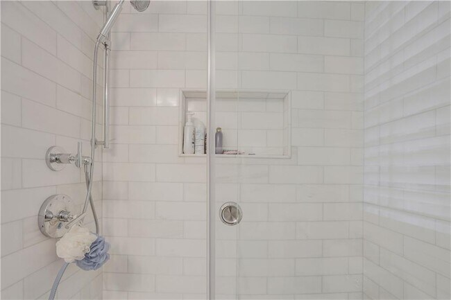 Building Photo - 115 Peachtree Memorial Dr NW