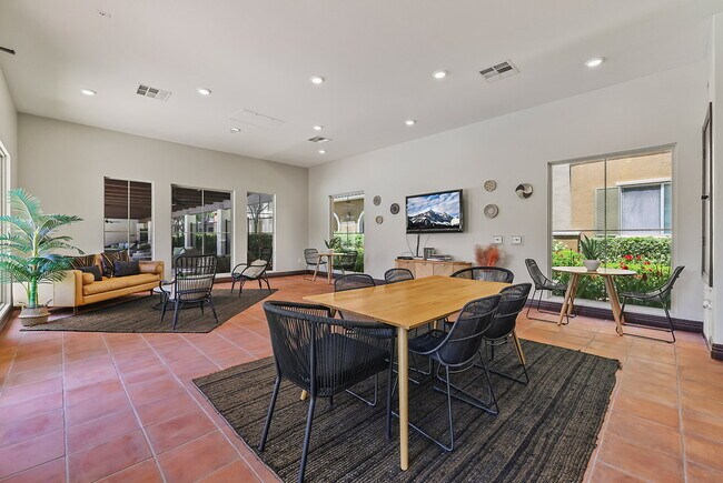 Building Photo - The Vistas of West Hills