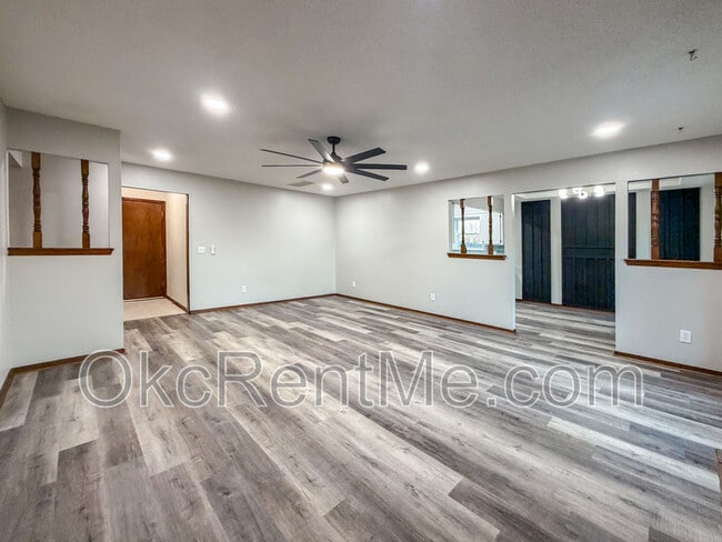 Building Photo - 1104 Spruce Dr