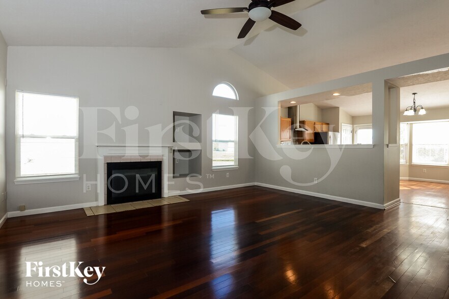 Building Photo - 3107 Crestwell Dr