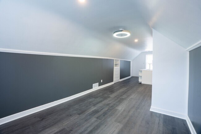 Building Photo - 361 Adams Ct