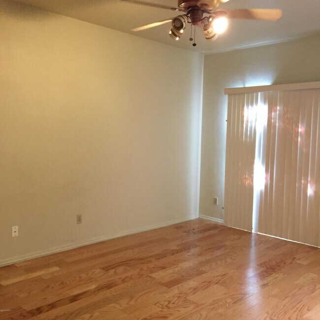 Building Photo - 3602 N Crest Ranch Dr
