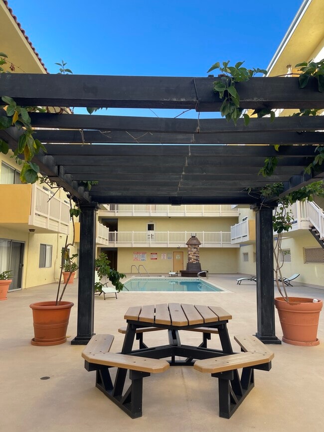 Building Photo - 1707 Pacific Coast Hwy