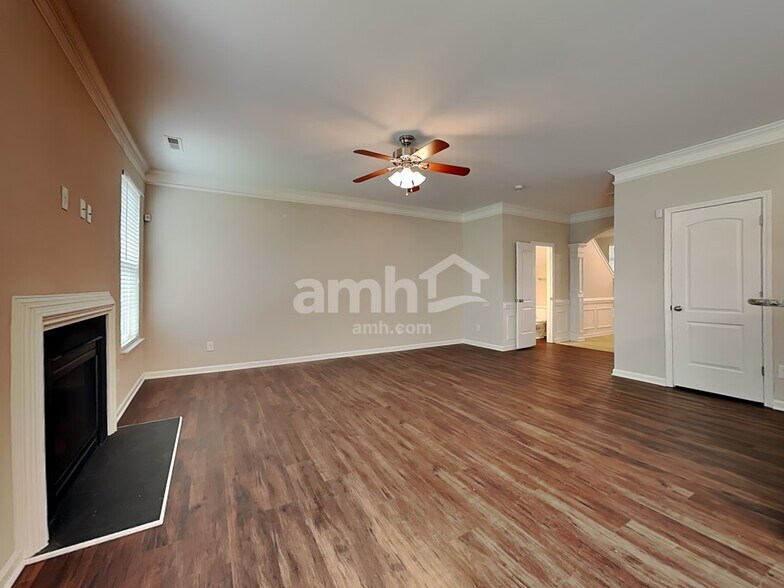 Building Photo - 2221 Wise Owl Dr