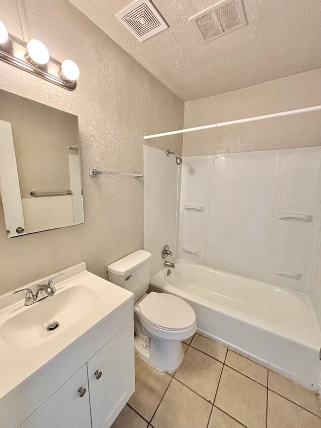 Building Photo - 5th Avenue Apartments