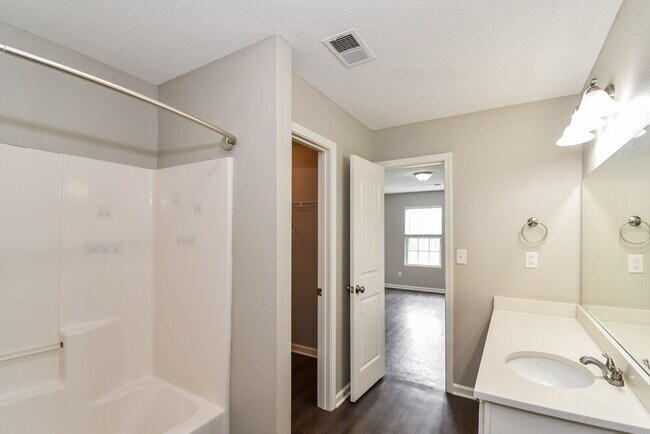 Building Photo - 7807 Birdwood Dr