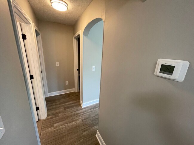 Building Photo - Great Location Private Setting Home For Rent