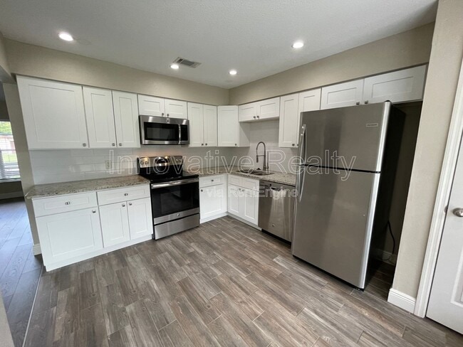 Building Photo - 6518 Cocos Dr