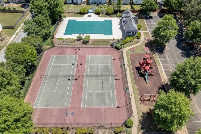 Building Photo - 678 Clairidge Elm Trail SW