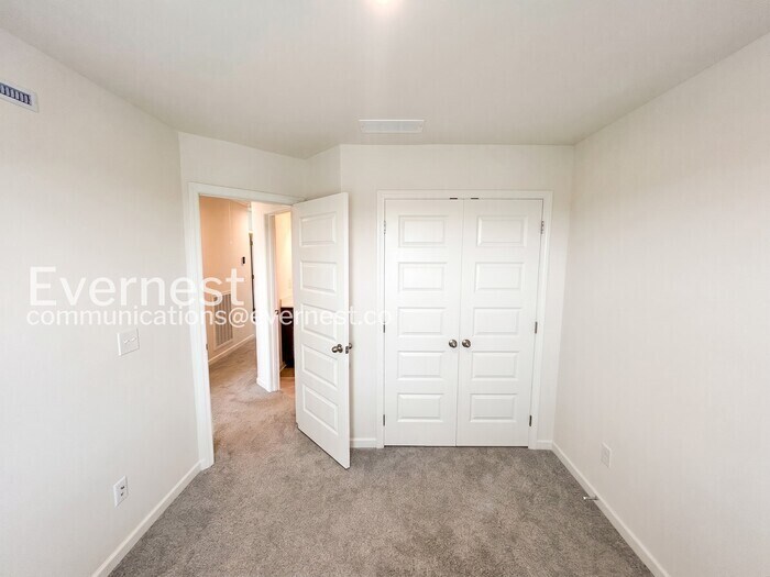 Building Photo - 5342 Bellflower Hls