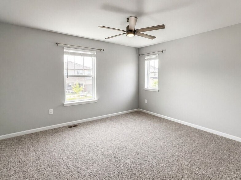 Building Photo - 10848 Hayloft St