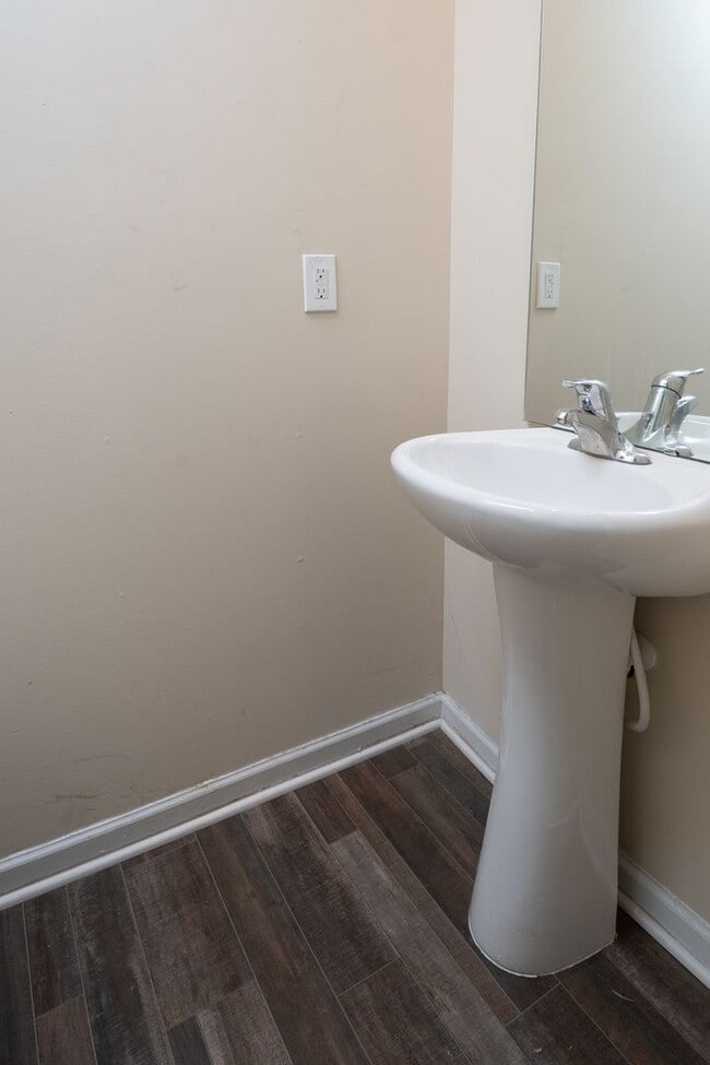 Building Photo - 3bd/2.5ba Townhouse in Northeast Columbia -