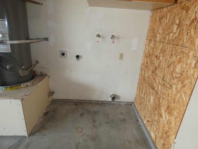 Building Photo - Spacious Orcutt Area Home in Gated Community