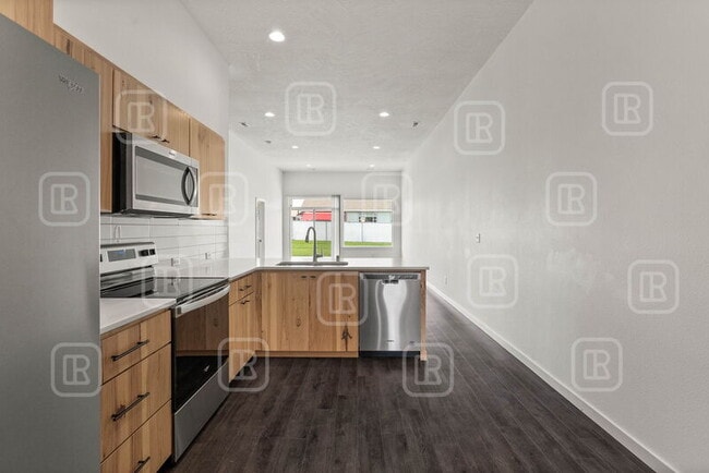 Building Photo - 708 S Crescent Ln