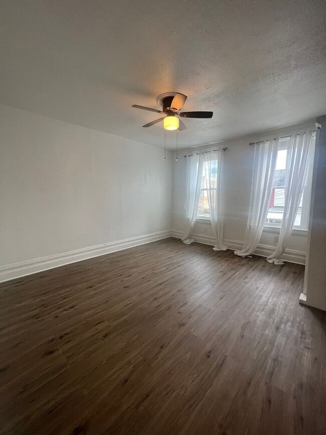 Building Photo - Spacious 3 bedroom, 2 bath home in Sharpsburg