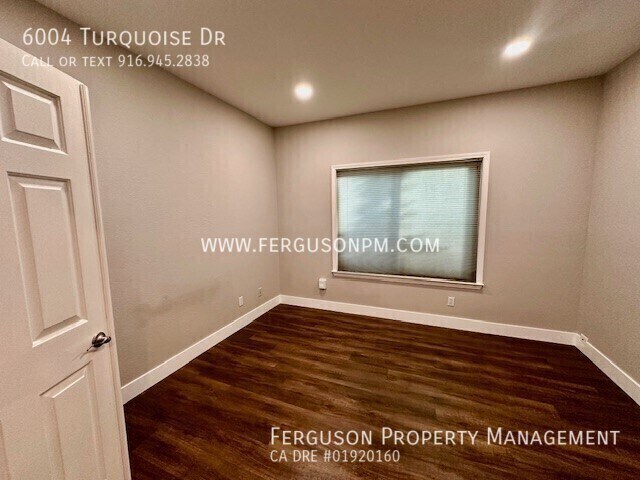 Building Photo - 6004 Turquoise Dr