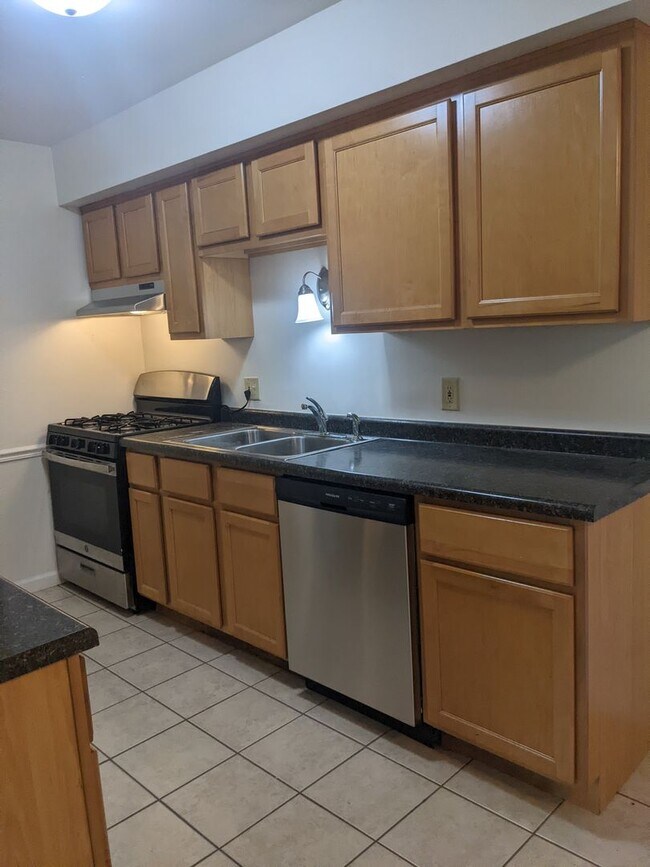 Building Photo - AUGUST RENT SPECIAL