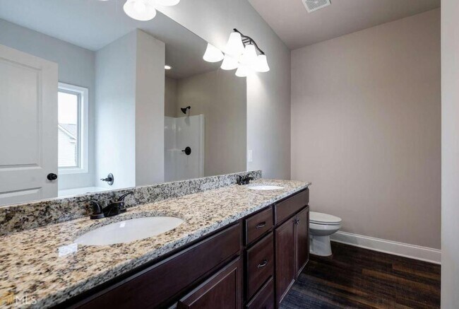 Building Photo - 5885 Ridgedale Ct