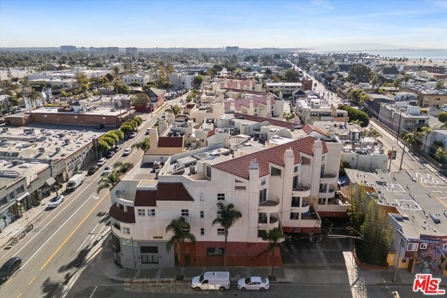 Building Photo - 235 Main St