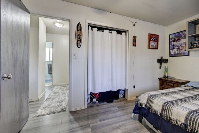 Building Photo - Charming 4-Bed Home with Bonus Room, Fireplace and an Expansive Backyard in Colorado Springs