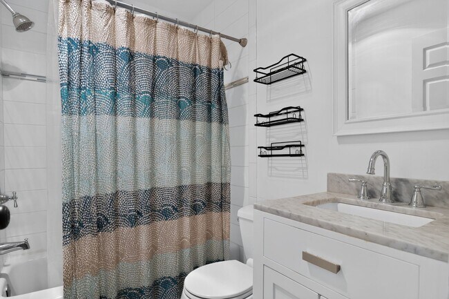 Building Photo - Fully Furnished Executive Townhome | 2 Bedrooms + Dedicated Office | 6-Month Minimum