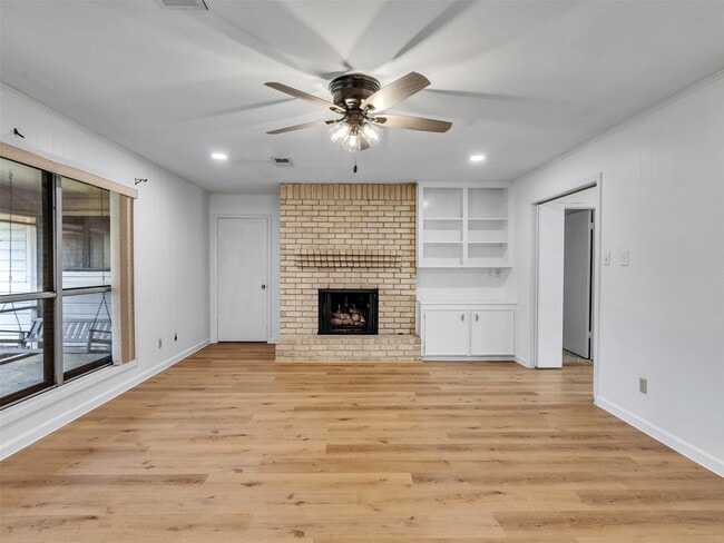 Building Photo - 418 Oakhill Dr