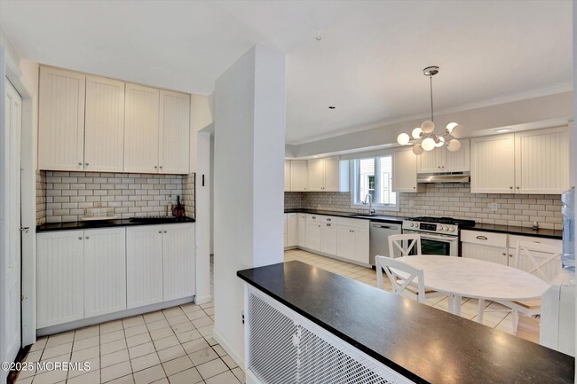 Building Photo - 307 Spier Ave