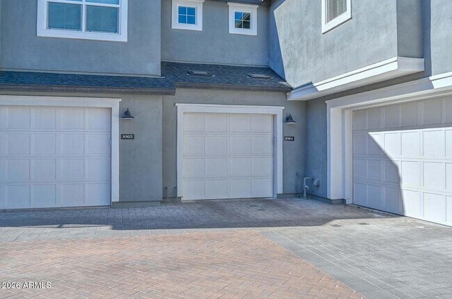 Building Photo - 11300 N Casa Dega Dr