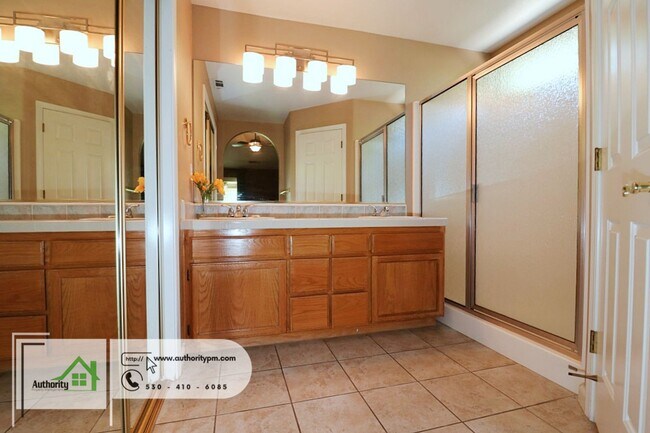 Building Photo - 5826 Beaumont Dr