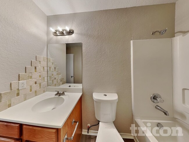 Building Photo - 9603 Kennebec Way