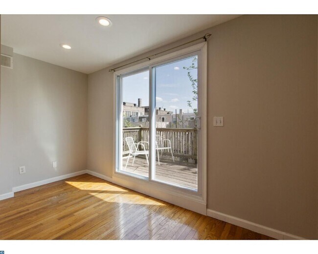Building Photo - Point Breeze Townhome