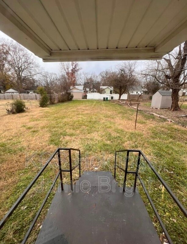 Building Photo - 3105 Logandale Ave