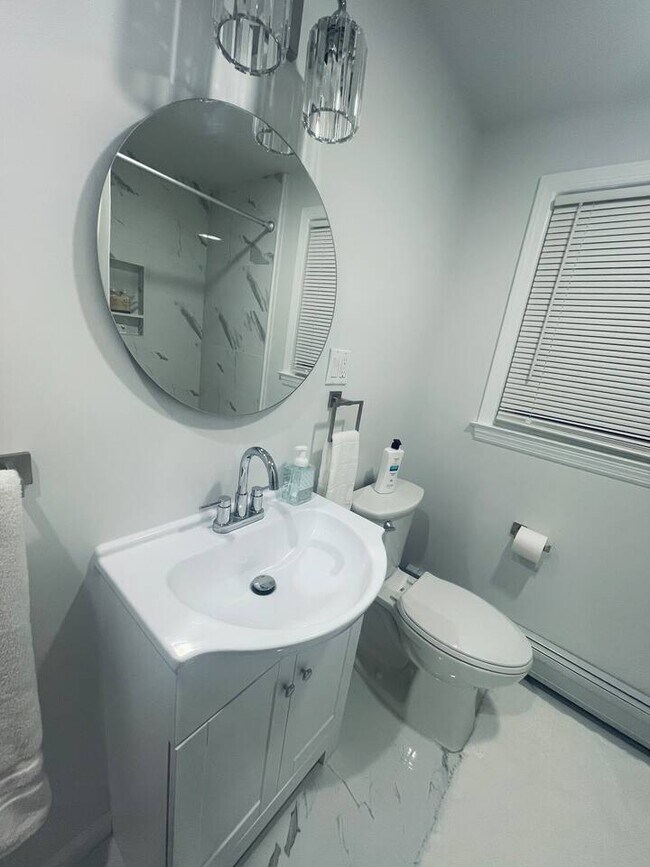 Building Photo - 76 Treat Ave