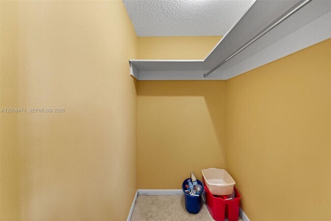 Building Photo - 110 Lake Meryl Dr
