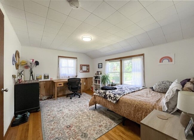 Building Photo - Crestmont Avenue Townhome with Sublevel Su...