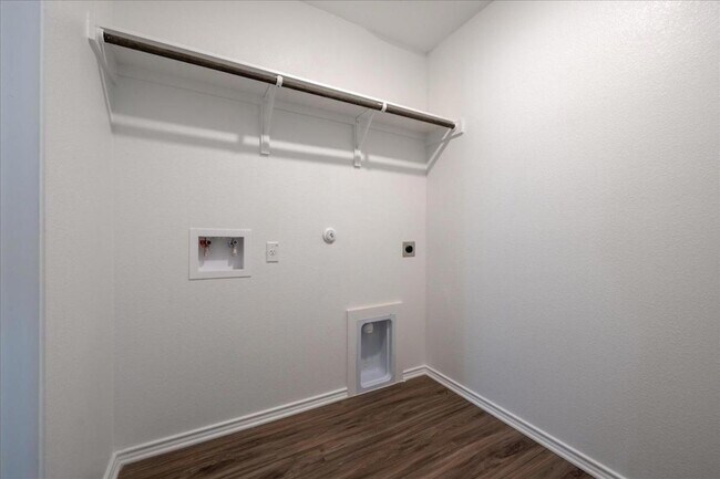 Building Photo - 404 Escondido Cir