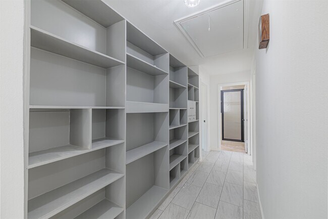 Building Photo - 2122 Maple Cir