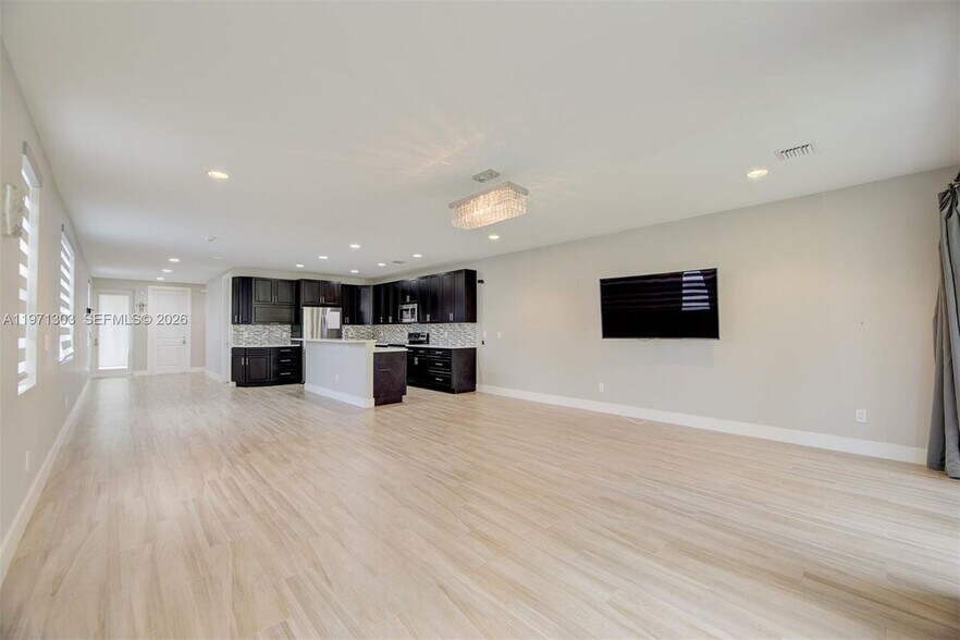 Building Photo - 619 SW 17th St