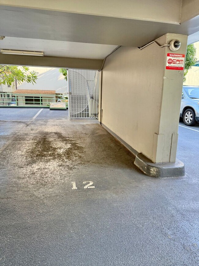 Building Photo - Oahu Surf 2 - 2 bdrm, 2 bath, 1 pkg, Free Water, Sewer, & Electricity