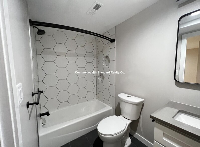 Building Photo - 1661-1663 Washington St. Unit 206