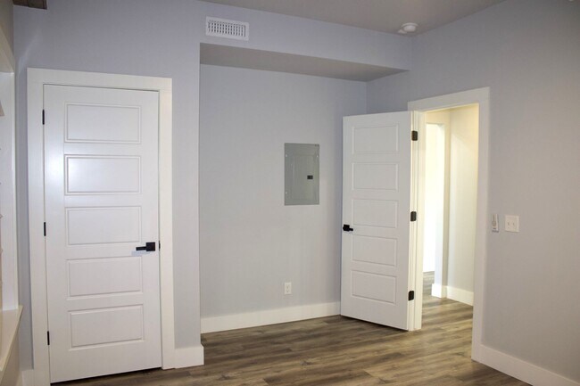 Building Photo - Modern 1-Bedroom Oasis in Bentonville with...