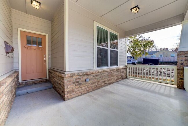 Building Photo - Modern 4BR Craftsman in The Heights – $500 Move-In Special!
