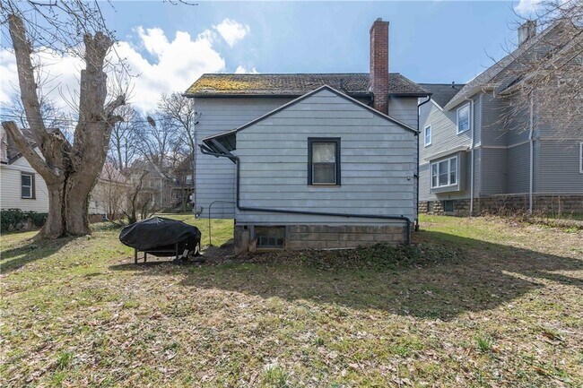 Building Photo - 54 Sanford St