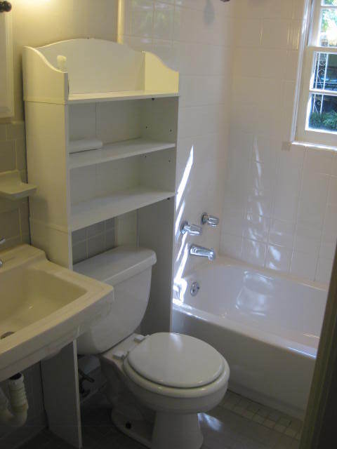 Building Photo - Lovely Duplex For Rent