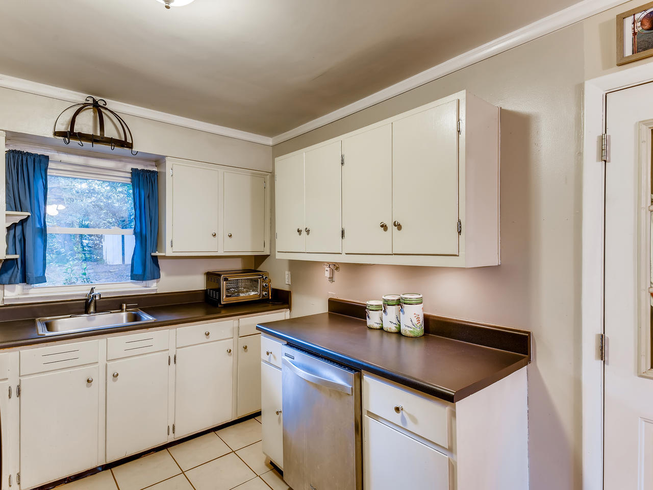 Building Photo - 3066 Valley Cir